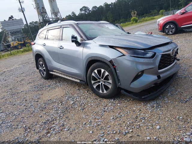 2021 TOYOTA HIGHLANDER XLE - 1