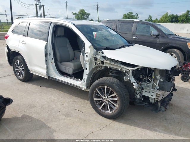 2019 TOYOTA HIGHLANDER XLE - 1