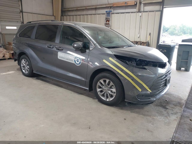 2025 TOYOTA SIENNA LE - 1