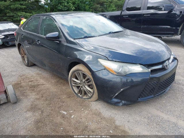 2015 TOYOTA CAMRY SE - 1
