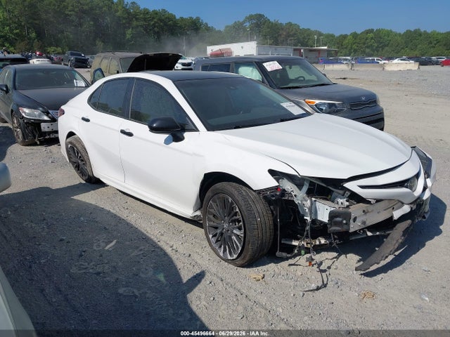 2019 TOYOTA CAMRY SE - 1