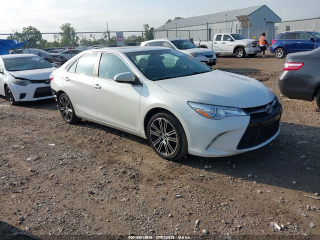 2016 TOYOTA CAMRY SE - 1