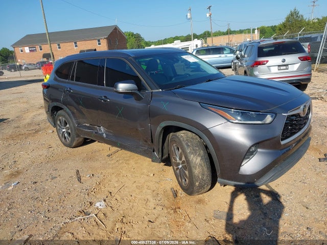 2021 TOYOTA HIGHLANDER XLE - 1
