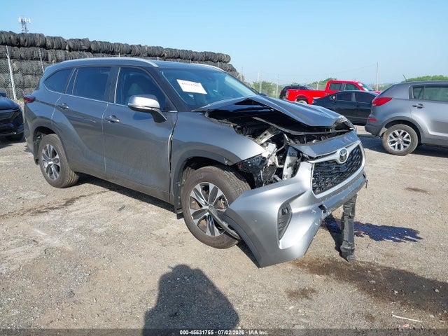 2025 TOYOTA HIGHLANDER XLE - 1