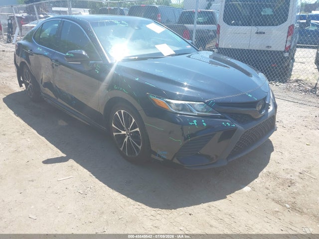 2019 TOYOTA CAMRY SE - 1