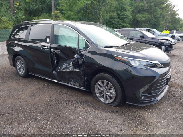 2026 TOYOTA SIENNA XLE - 1