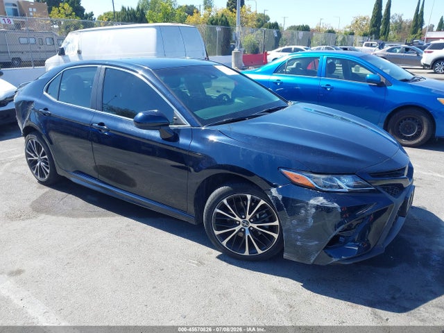 2018 TOYOTA CAMRY SE - 1