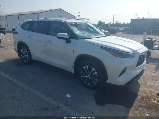 2021 TOYOTA HIGHLANDER XLE - 1