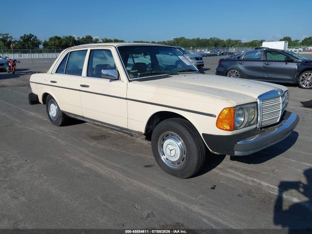 1982 MERCEDES-BENZ 240 D - 1