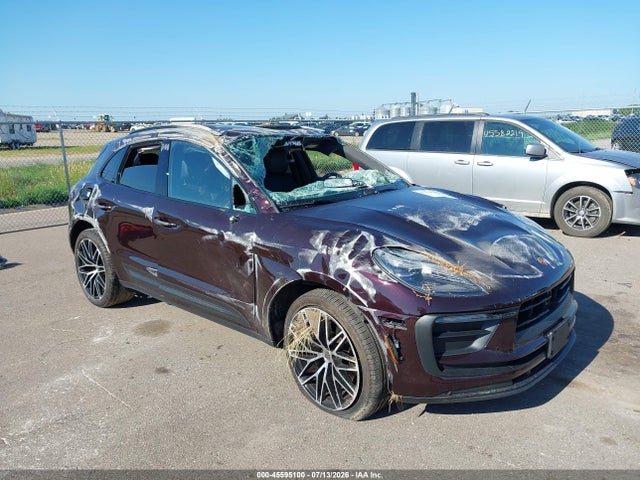 2024 PORSCHE MACAN T - 1