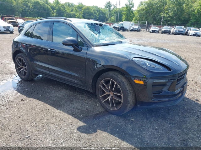 2025 PORSCHE MACAN T - 1