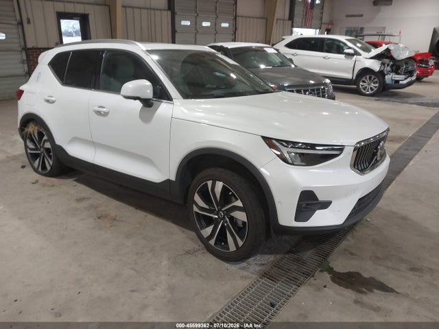 2023 VOLVO XC40 B5 PLUS BRIGHT THEME - 1