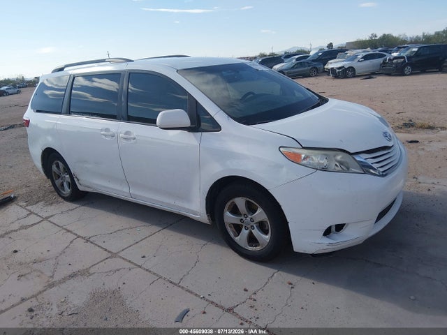 2017 TOYOTA SIENNA LE 8 PASSENGER - 1
