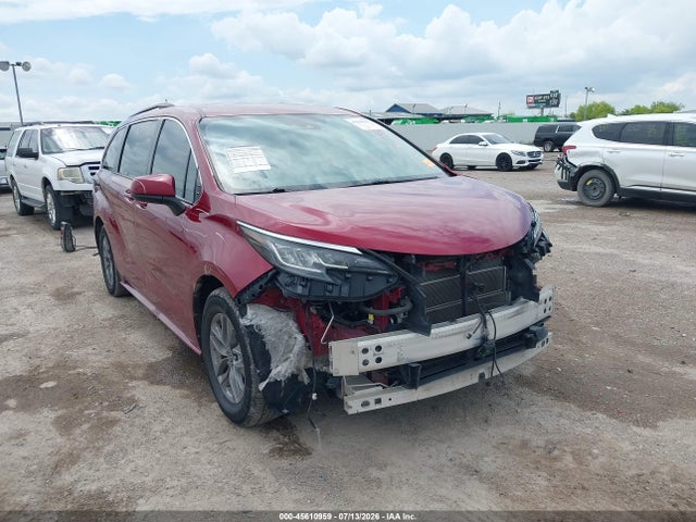 2022 TOYOTA SIENNA LE - 1