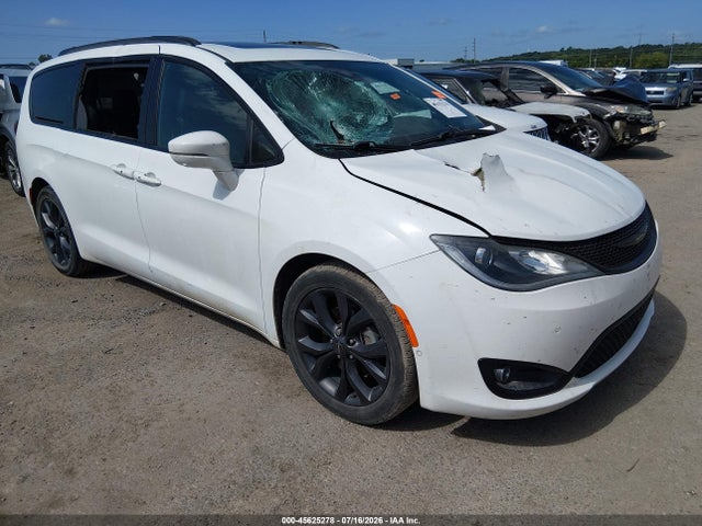 2019 CHRYSLER PACIFICA LIMITED - 1