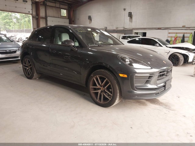 2025 PORSCHE MACAN T - 1