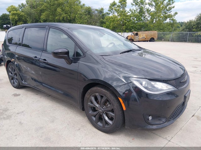 2020 CHRYSLER PACIFICA TOURING - 1