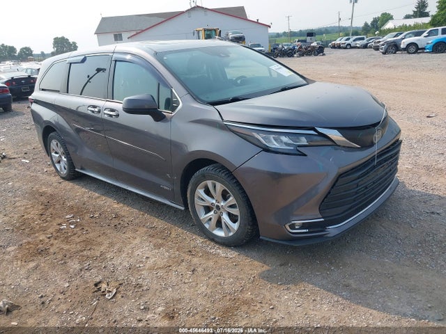 2021 TOYOTA SIENNA XLE - 1