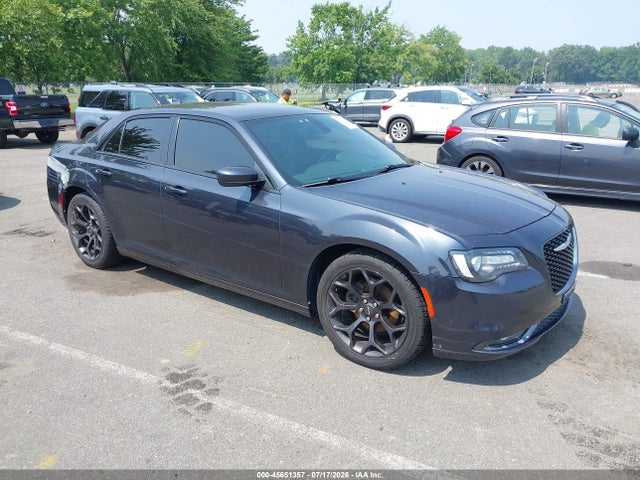 2019 CHRYSLER 300 - 1
