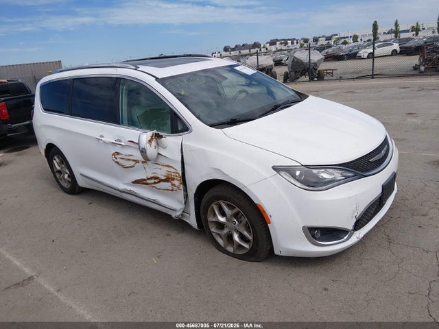2017 CHRYSLER PACIFICA LIMITED - 1