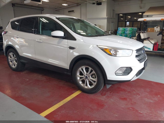 2017 FORD ESCAPE SE - 1