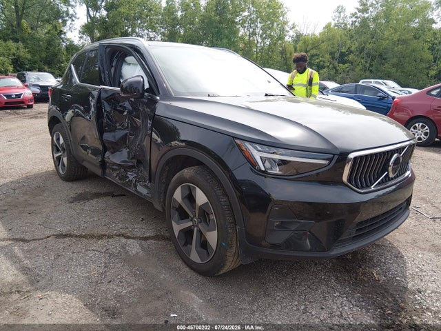 2025 VOLVO XC40 B5 PLUS BRIGHT THEME - 1