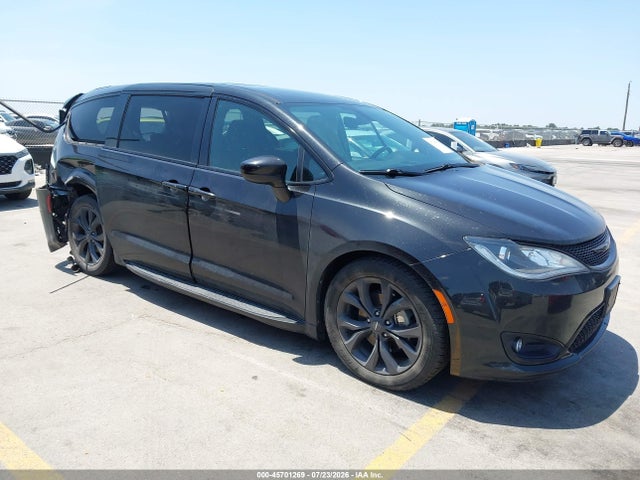 2020 CHRYSLER PACIFICA TOURING - 1
