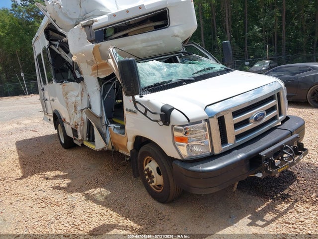 2022 FORD E-350 CUTAWAY - 1