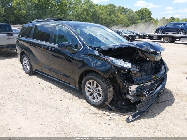 2022 TOYOTA SIENNA LE - 1