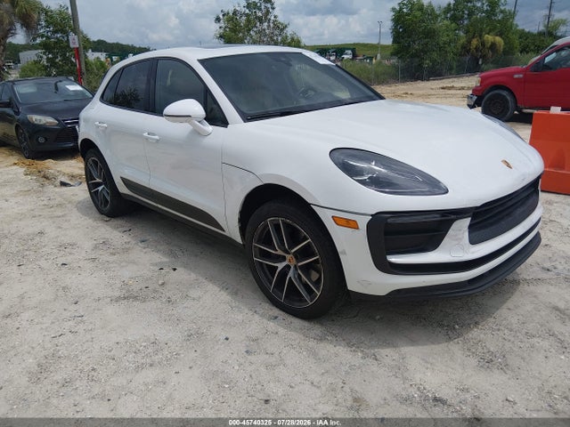 2022 PORSCHE MACAN - 1