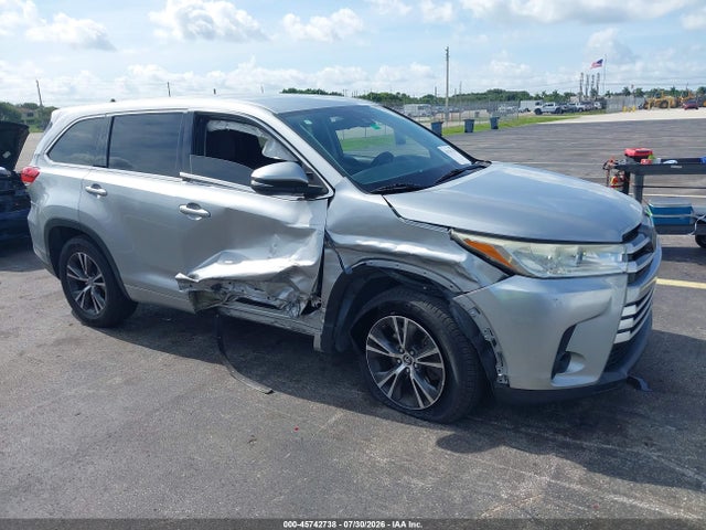 2017 TOYOTA HIGHLANDER LE - 1