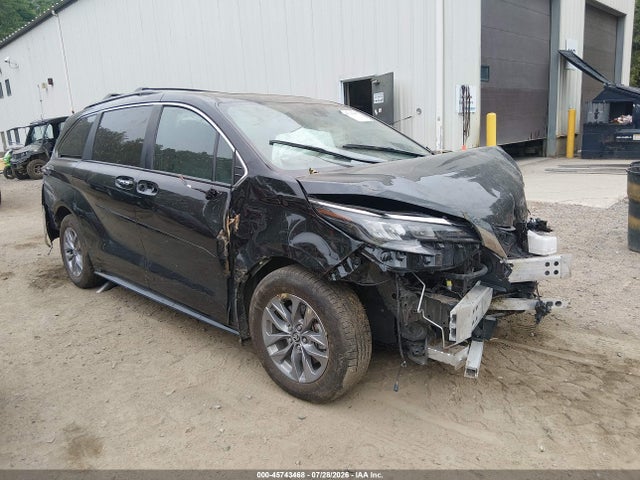 2026 TOYOTA SIENNA XLE - 1
