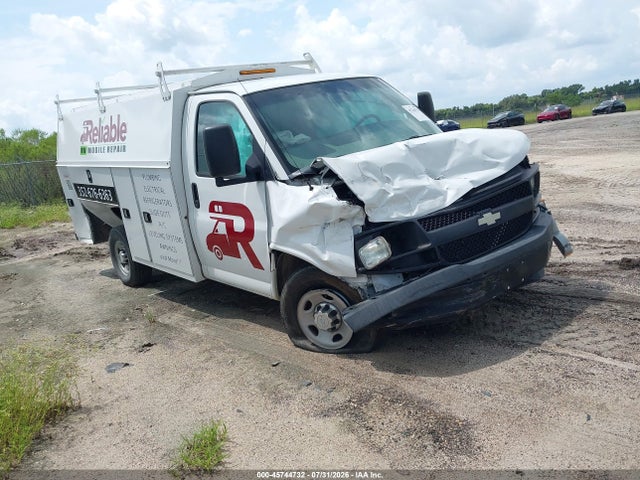 2017 CHEVROLET EXPRESS CUTAWAY WORK VAN - 1