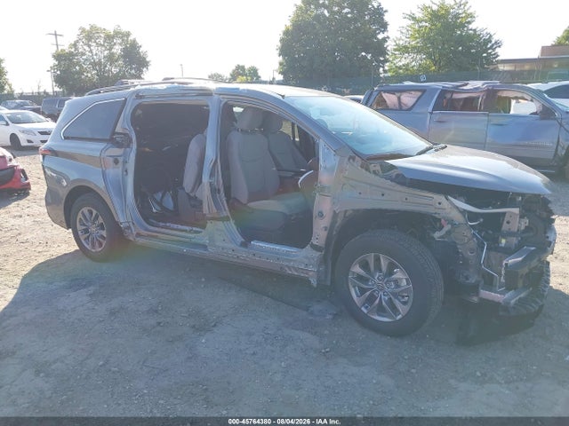 2026 TOYOTA SIENNA LE - 1