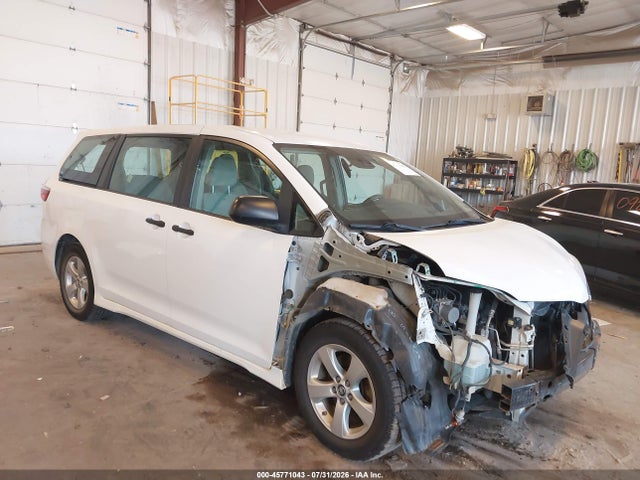 2018 TOYOTA SIENNA L 7 PASSENGER - 1