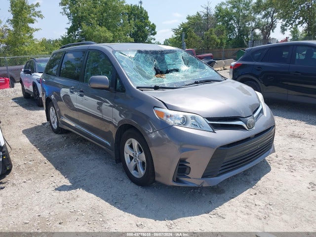 2018 TOYOTA SIENNA LE 8 PASSENGER - 1