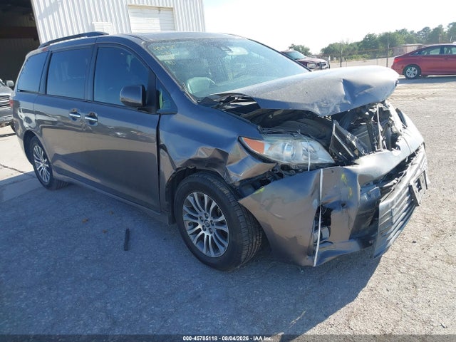 2020 TOYOTA SIENNA XLE - 1
