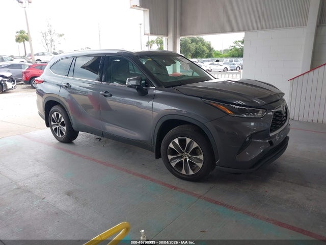 2021 TOYOTA HIGHLANDER XLE - 1