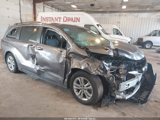 2021 TOYOTA SIENNA XSE - 1