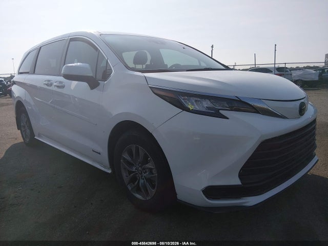 2021 TOYOTA SIENNA LE - 1