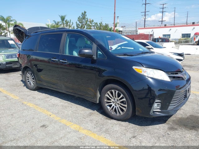 2020 TOYOTA SIENNA XLE - 1