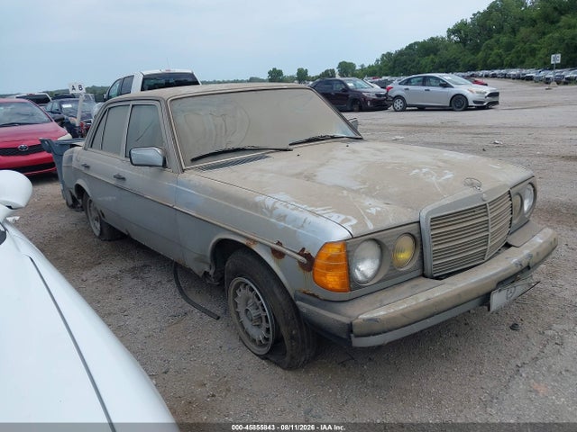1981 MERCEDES-BENZ 300 D - 1