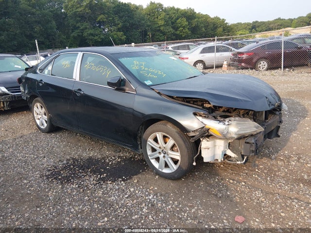 2017 TOYOTA CAMRY SE - 1