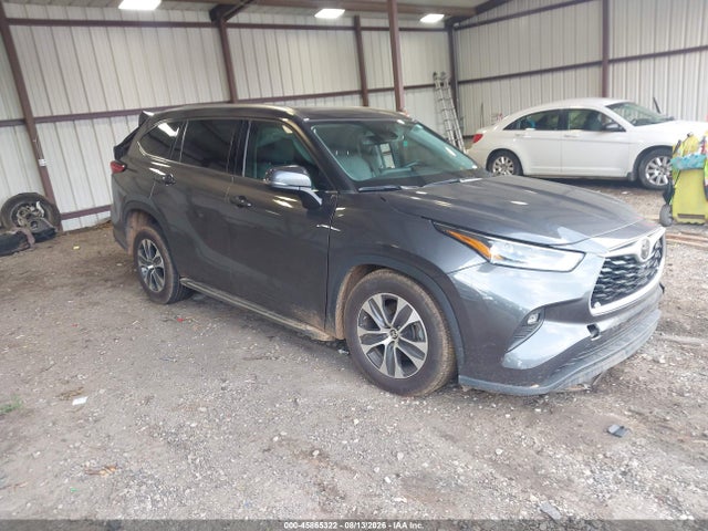 2021 TOYOTA HIGHLANDER XLE - 1