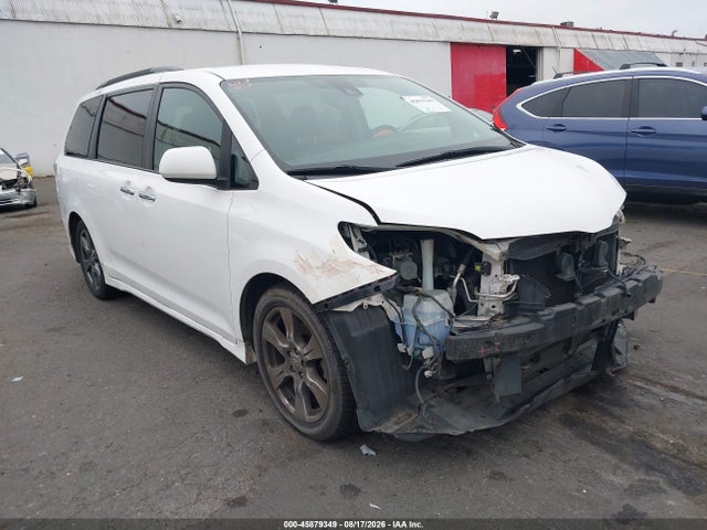 2018 TOYOTA SIENNA SE 8 PASSENGER - 1