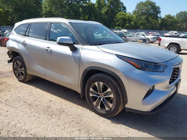 2022 TOYOTA HIGHLANDER XLE - 1