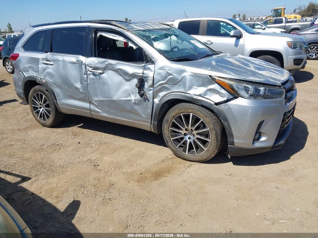 2018 TOYOTA HIGHLANDER SE - 1