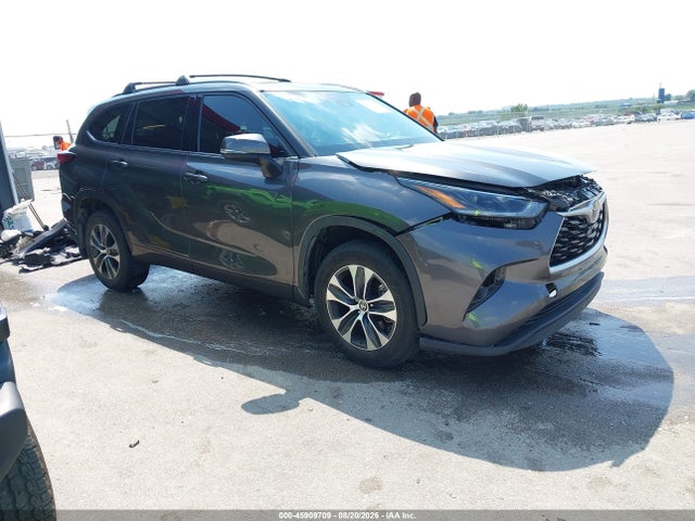 2021 TOYOTA HIGHLANDER XLE - 1