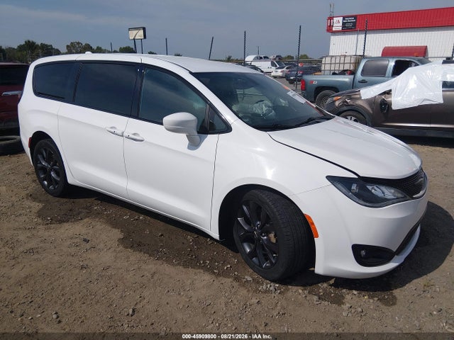 2020 CHRYSLER PACIFICA TOURING - 1