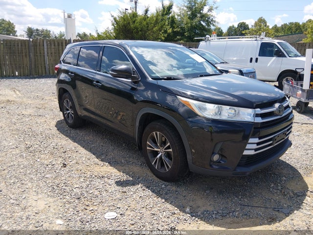 2017 TOYOTA HIGHLANDER LE PLUS - 1